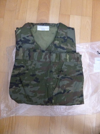 Uniforme pixelado boscoso español. Nuevo, en su bolsa, talla 5 L equivale a XXL civil.

50 más envío certificado 00