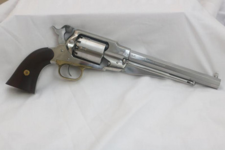 Revolver modelo Remington 1858 en acero inoxidable del calibre 44 y fabricado por F. Pietta.
No se ha 00