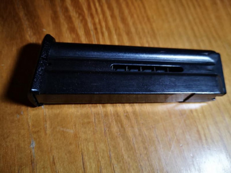 Vendo cargador con capacidad de 10 balas, seminuevo... (habrá disparado 30 cartuchos) en perfectisimo 00