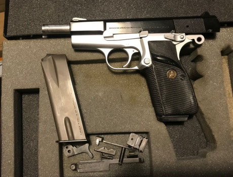 Vendo,  con muy pocos disparos, FN BROWNING  GP-35.

Dos cargadores 
Cachas pachmayr
Accesorios de repuesto
Maleta 02