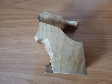 Vendo cacha para pardini talla S, no está retocada, me vino con un lote que compre. Pido 100 Euros, el 10