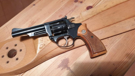 Vendo revolve Astra Cadix de 9 disparos, calibre 22 LR. Guiada en F. 01