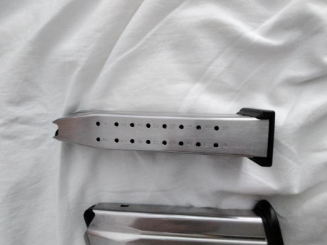 Buenos días. Vendo 4 cargadores pistola xdm 9mm, capacidad 19 cartuchos. 80€. Están en Murcia. Contactar 01