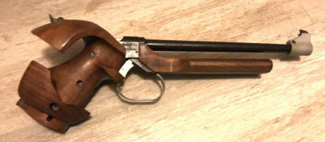Se ofrece una Hammerli 150 cal 22Lr estado impecable, cacha original  al aceite, muy bien conservada pocos 00
