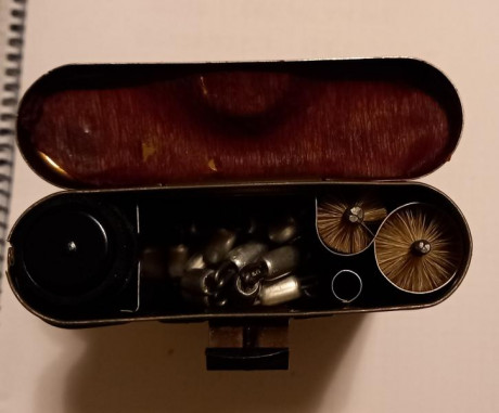 Kit  de limpieza Mauser k98  completo con aceitera ,cadeneta, cepillo y juego de feminelas nuevo de arsenal 10
