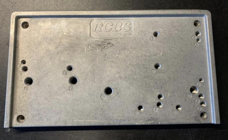 Se vende magnífica prensa de recarga RCBS ROCK CHUCKER.
Está en perfecto estado, entregándose con placa 10