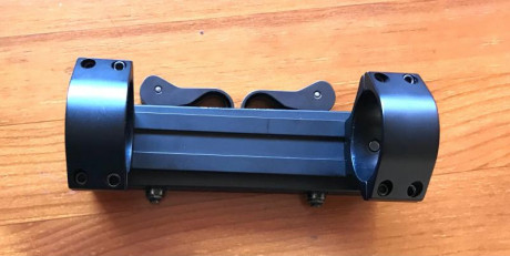 Se ofrece una montura de acero la plataforma, anillas de aluminio aeronautico, de 34 mm. Muy buen estado.
Su 02