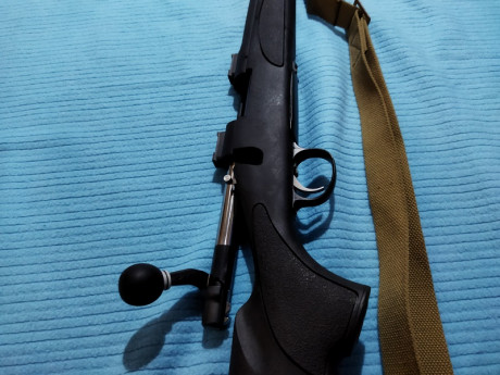 Pongo en venta rifle Remington 700 con cañón acanalado, realizado por armero de prestigio y rosca exterior 00