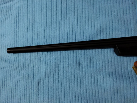 Pongo en venta rifle Remington 700 con cañón acanalado, realizado por armero de prestigio y rosca exterior 11