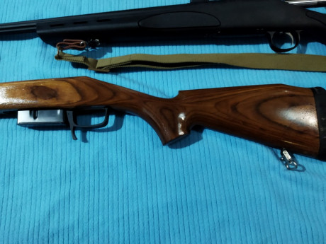 Pongo en venta rifle Remington 700 con cañón acanalado, realizado por armero de prestigio y rosca exterior 20