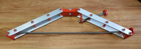 Hola,

Se vende bípode para F-class.
Es muy robusto, y pesa unos 2.5 kg.
Está en buen estado, presentando 02