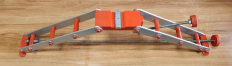 Hola,

Se vende bípode para F-class.
Es muy robusto, y pesa unos 2.5 kg.
Está en buen estado, presentando 01