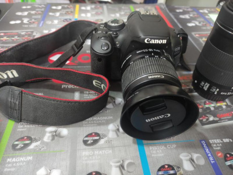 Buenas compañeros, pongo a la venta esta cámara réflex con dos objetivos originales Canon estabilizados. 01