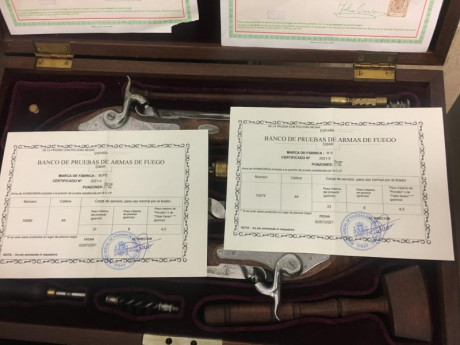 Vendo maletín de 2 pistolas duelo, no han sido usadas, bien conservadas (no ajadas) :

Marca ARDESA
Calibre 00