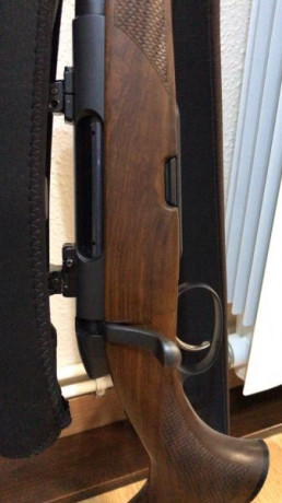 Un buen amigo me pide le ponga en venta este rifle limpio (sin visor ni correa).
El precio es de 2000€. 01