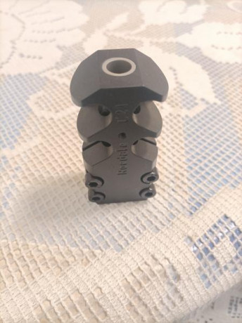 Se vende freno de boca marca roedale pera cañones de 22mm de grosor.precio 120€ 00