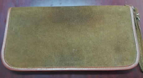 VENDO cartera de piel, becerro vuelto, cierre con cremallera, interior mullido de lana, medidas 20 x 40 01