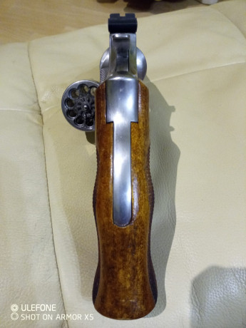 Mi amigo Paco vende revolver Smith wesson del 22 rl de cuatro pulgadas y diez tiro con doble cacha agrupa 00