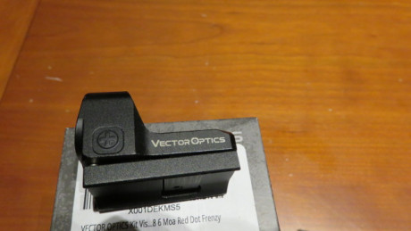 Vendo por no usar mini punto rojo de la marca VECTOR OPTICS en perfecto estado un solo uso comprado por 21