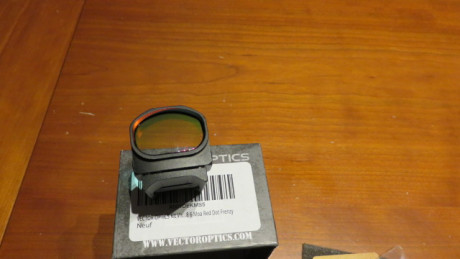 Vendo por no usar mini punto rojo de la marca VECTOR OPTICS en perfecto estado un solo uso comprado por 20