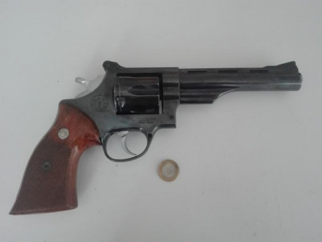 SE VENDE REVOLVER SUPERCOMANCHE 357 MG, ARMA DIFICIL DE VER EN ESPAÑA, SOBREDIMENSIONADA ORIGINALMENTE 01