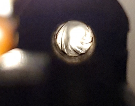 Vendo una pistola Star Olimpic del calibre .22 corto con un cargador en caja original.
Requiere mucha 11