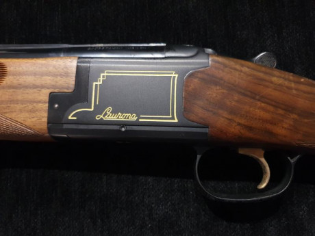 Se vende escopeta Laurona TRAP cal 12 con choques **, *** y **** estrellas. Está como nueva, muy pocos 00