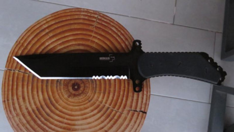Vendo mi BÖKER PLUS ARMED FORCES TACTICAL TANTO en exelente condiciones con su funda original como se 00