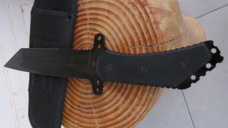 Vendo mi BÖKER PLUS ARMED FORCES TACTICAL TANTO en exelente condiciones con su funda original como se 11