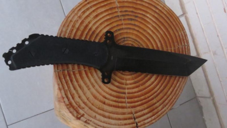 Vendo mi BÖKER PLUS ARMED FORCES TACTICAL TANTO en exelente condiciones con su funda original como se 10