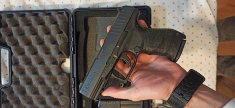 Vendo Walther PPQ M2 sin martillo visible, modelo nuevo con botón para cargador) con 350 disparos por 01