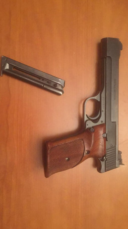 Poco que decir de esta pistola. Smith & wesson 41 calibre 22 lr pistola solida y robusta donde las 00