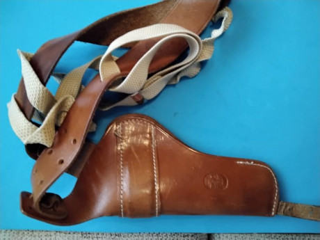 Funda sobaquera de cuero de la marca Llama. En muy buen estado. Se encuentra en Valladolid. 20€. 01