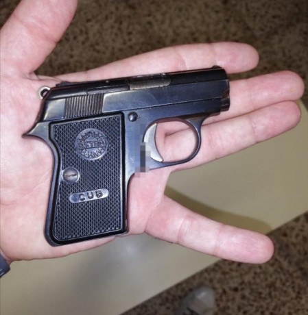 Hola, vendo esta miniatura ASTRA mod. CUB 2000, cal 6,35 ; 25 acp. En perfecto estado, con un cargador, 01