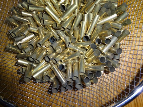 Muy buenas.

Vendidas las 500 vainas de laton Magtech del .357 con un solo disparo efectuado, pulidas 02