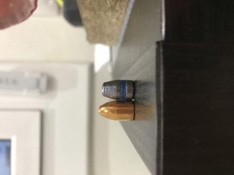 Buenas estoy recargando 9mm para mi glock 17 y la mayoria se me atascan en la rampa, entre el cargador 10