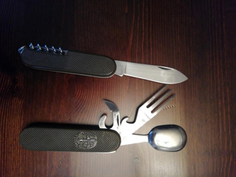 Buenos días,

vendo navaja AITOR multiusos con cubiertos desmonatable.
En perfecto estado, con muy poco 01