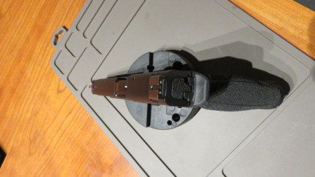 Vendo mi pistola S&W MP9 PRO SERIES impecable ,  el arma a tenido muy poco uso, unos 500 tiros y me 02
