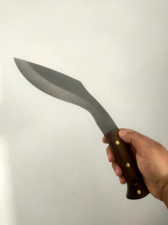 Se vende kukry cóndor en acero carbono funda en cuero y mango en madera de nogal americano una bestia 01