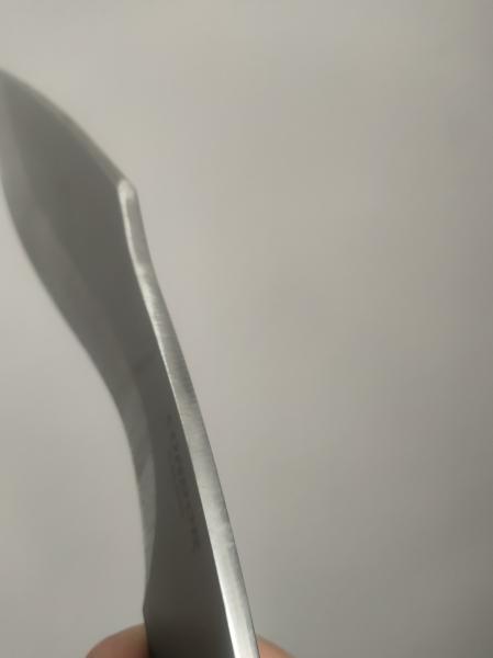 Se vende kukry cóndor en acero carbono funda en cuero y mango en madera de nogal americano una bestia 00