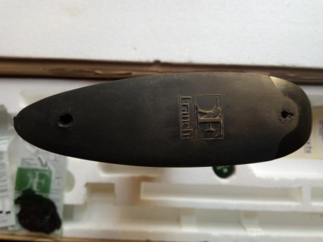 Buenos días a todos,
Vendo una culata de nogal europeo a estrenar para una Franchi 612 Variopress.Supongo 11