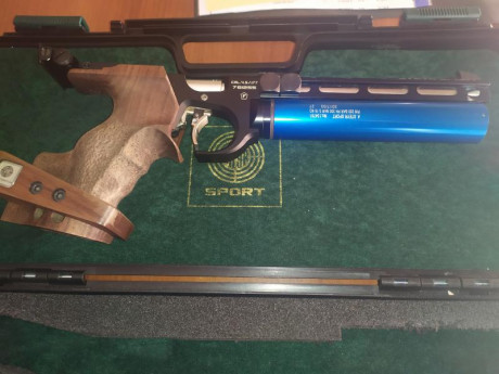 Se vende pistola Steyr Evo compac del año 2018.Cacha talla M. Sin retocar. 2 botellas. Accesorios y maleta 00
