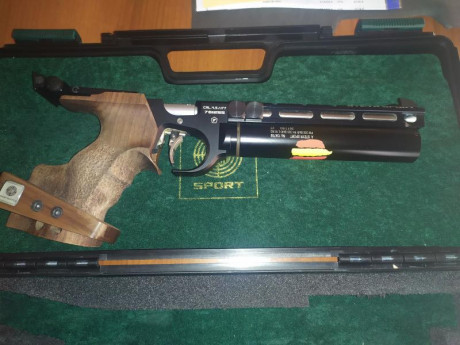 Se vende pistola Steyr Evo compac del año 2018.Cacha talla M. Sin retocar. 2 botellas. Accesorios y maleta 10