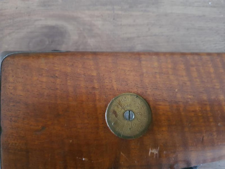 Carl Gustav con números coincidentes en acción y cerrojo.

La madera es de las oscuras y realmente bonita.

Precio 02