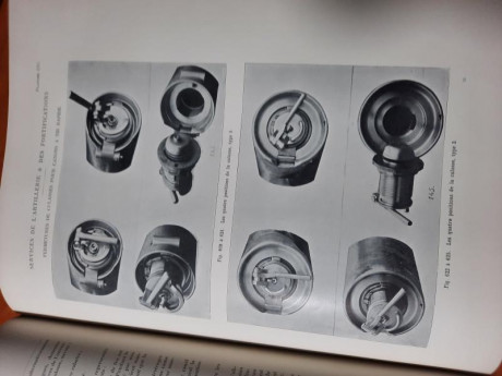 Libro en francés  de 1902 sobre la fabrica de armas Schneider. Se recogen  todos sus productos con abundantes 01