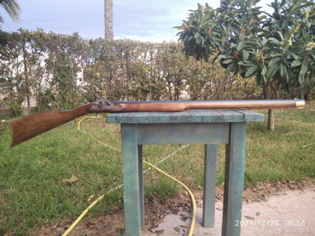 Hola. Vendería rifle Kentucky muy nuevo, solo estrenado. 
Precio 300€ más portes. De ardesa.  IMG_20211226_165808_1.jpg 02