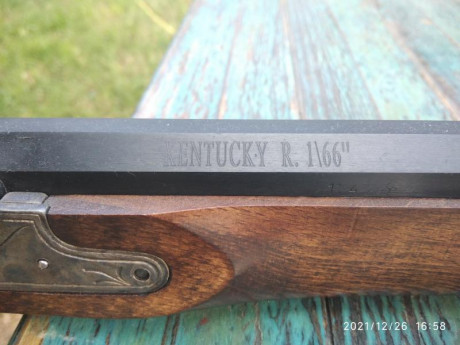 Hola. Vendería rifle Kentucky muy nuevo, solo estrenado. 
Precio 300€ más portes. De ardesa.  IMG_20211226_165808_1.jpg 00