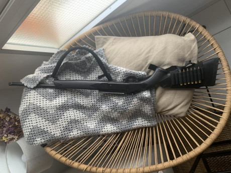 Buenas tardes,

Pongo en venta mi Rifle monotiro, es un outfiter calibre 308 win, el de cañón largo.

El 02