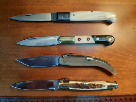 Buenas a todos, pongo a la venta este lote de 4 navajas, una italiana y tres españolas. Todas nuevas sin 01