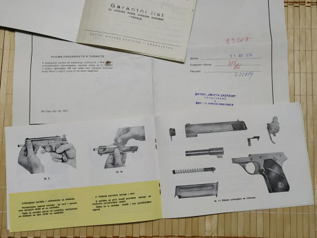 Escasísima  (al menos en España) caja original de la pistola yugoslava  Zastava Mod 70 de calibre 7,65 11